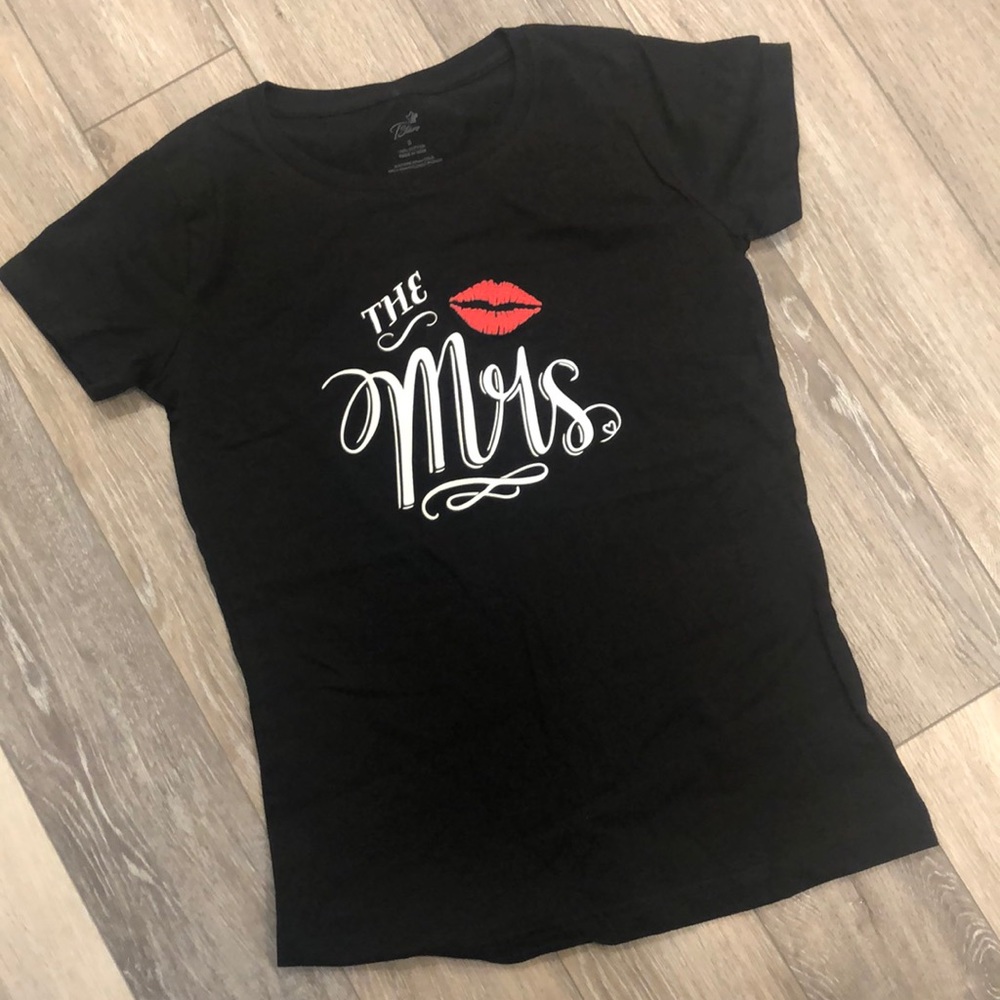 Mrs. t-shirt never worn new!